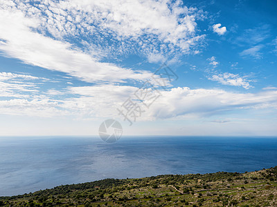 希腊 拉科尼亚 马尼晴天树木支撑蓝天天空旅行胜地目的地旅游公路背景图片