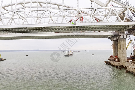 桥梁的建造 两岸铁路汽车大桥建设工程设施结构建筑学石油建筑植物平台钻机运输保险海峡图片