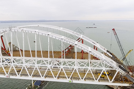 桥梁的建造 两岸铁路汽车大桥建设工程设施海峡健康直升机石油保险天空结构工作平台项目图片