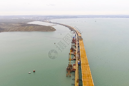 桥梁的建造 两岸铁路汽车大桥建设工程设施风险制裁项目运输色标阀门天空石油海峡保险图片