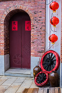 传统的中国建筑前门和装饰品前院文化遗产建筑橙子写作木头建筑学灯笼车轮图片