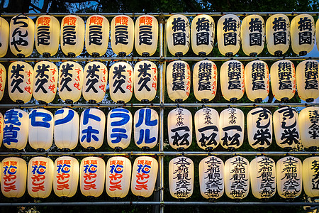 日本东京Sensoji寺的纸灯灯旅行历史性崇拜旅游浅草文化佛教徒灯光神社宗教图片