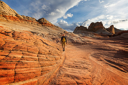 犹他州希克公园岩石远足荒野男人砂岩石头小径首脑悬崖图片
