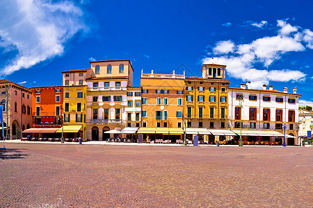 Verona 彩色视图中的Piazza Bra广场图片