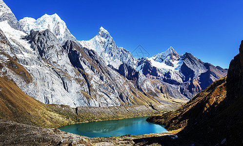 三个环礁湖蓝色高度山脉青色首脑游客风景天空旅行远足图片