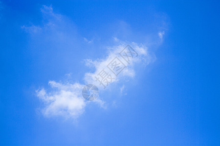 蓝色天空的光云阳光季节性多云气候白色季节风景天气空气天堂图片
