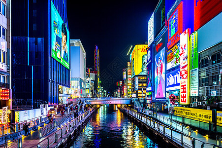 日本大阪Dotonbori夜街购物街旅游者娱乐地标生活场景游客广告牌景观商业文化吸引力图片