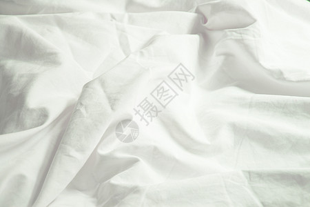 白色枕头在F号卧室的床铺上纺织品家庭风格床垫皱纹棉被羽绒酒店软垫家具图片
