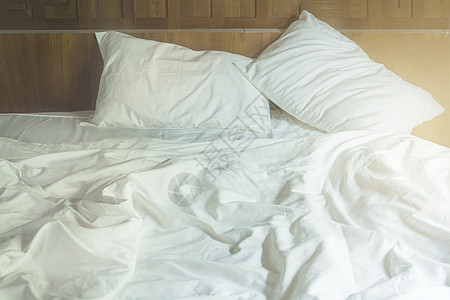 白色枕头在F号卧室的床铺上情人软垫亚麻寝具毯子酒店奢华家具房间床垫图片
