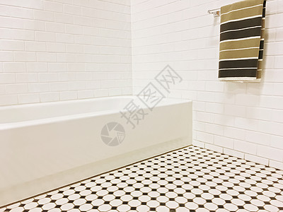 黑白浴室带有黑白陶瓷瓷瓷瓷瓷瓷砖的新浴室背景