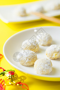 自制雪球饼干甜点黄色小吃糖果白色食物面包糕点牛奶盘子图片