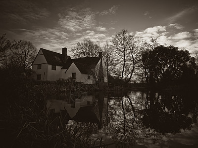 美丽的黑色和白色的威廉・威利・洛特的小屋平面磨坊图片