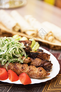 烤羊肉串食物桌子羊肉香料美食胡椒火鸡野餐烤串午餐图片