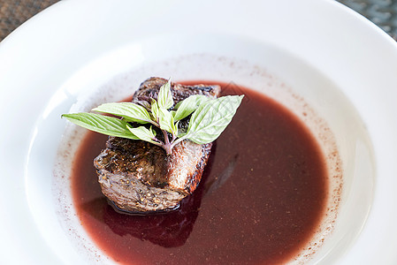 菲利特米尼翁迷迭香水平餐厅炙烤香料鱼片牛肉食物烧烤盘子图片