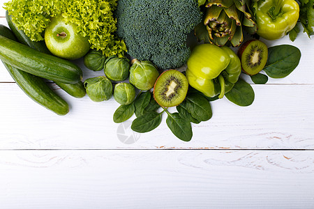 绿色水果和蔬菜混杂素食者沙拉奇异果黄瓜菠菜季节团体早餐树叶食物图片