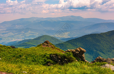 从悬崖到山谷的视野海拔小丘山脊爬坡山脉山坡地面土地顶峰丘陵图片