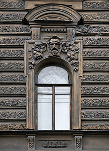 圣彼得堡一座旧大楼的窗户历史性城市建筑房子乡村化框架男人历史玻璃古董图片