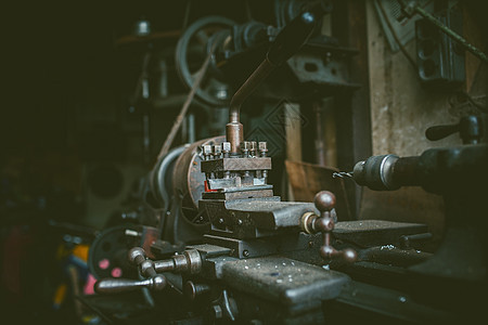 车间老旧转动机铣削工作机械工业工具工程工厂钻头金属数控图片
