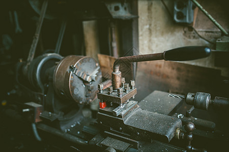 车间老旧转动机生产金工工业作坊工人工作酒吧加工金属技术图片