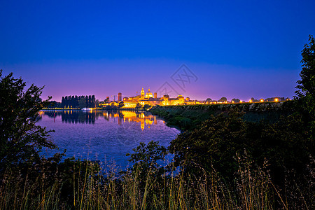 曼托瓦市天线夜视建筑雕像首都竞技场广场石头市场街道历史游客图片