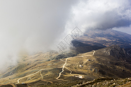 蛇纹路穿过日落的山岳太阳公园旅行天线国家森林场景阳光风景运输图片