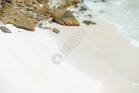 白沙滩和阿曼海支撑蓝色阳光海洋冲浪热带沿海海景闲暇海岸图片