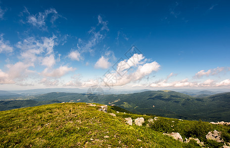 夏季美丽的山地风景景观海拔天堂蓝色场地驼峰巨石地面金库环境土地背景图片