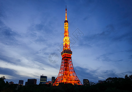 日本晚上东京塔台日落城市塔瓦橙子天空旅游蓝色市中心景观游客图片