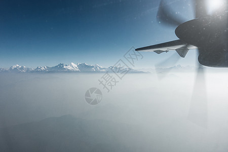 从飞机上看到的喜马拉雅山 尼泊尔冒险空气螺旋桨环境晴天旅行天空翅膀高山全景图片