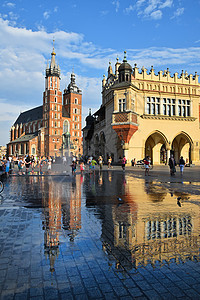 波兰克拉科夫市主市场广场建筑女士历史水坑旅游大教堂地标旅行正方形宗教图片