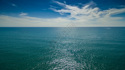 平静的海洋海面海面海景水面飞行阳光航海波纹假期旅行旅游地平线图片