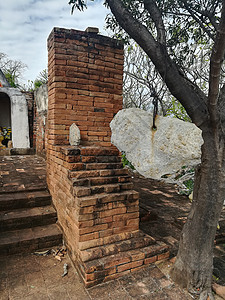 泰国寺庙佛教殿堂雕像和圣徒的宗教遗产历史性天空旅游金子文化场景艺术宝塔国家图片