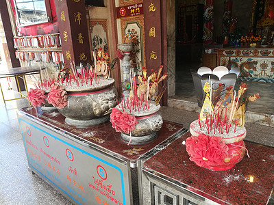 泰国寺庙佛教殿堂雕像和圣徒的宗教文化国家旅游建筑学天空宝塔金子佛教徒历史性遗产图片