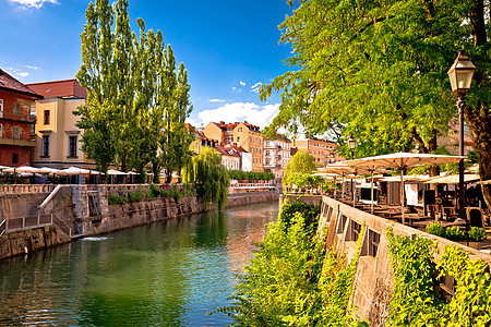 Ljubljana绿色河滨路道夏季风景全景鹅卵石市中心建筑建筑学历史性教会城市游客旅行图片