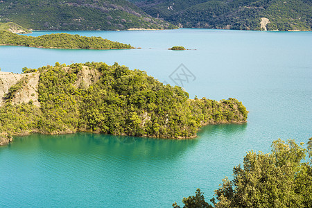 希腊Evrytania地区 克雷马斯塔湖丘陵森林国家季节农村蓝色全景场景岩石吸引力图片