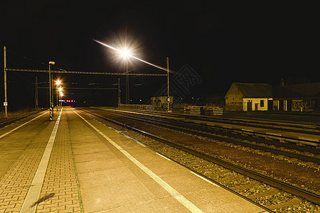 晚上的火车站 欧洲火车站运输城市首都地标中心电车正方形街道景观时间图片