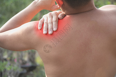 男人胸口疼痛 男子肌肉骨震动急性疼痛脊柱身体解剖学成人皮肤男性整脊疗法肩膀压力图片