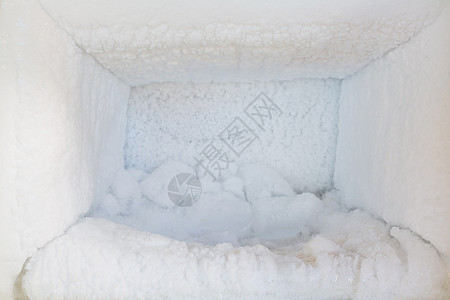 冰箱空空无一物 冰在冷冻墙内积聚贮存塑料冷却温度冻结摄氏度厨房寒意冷却器墙壁图片