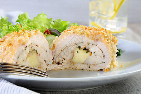 面包屑鸡卷盘子菜肴时间营养地饮食小菜沙拉午餐烹饪鱼片图片