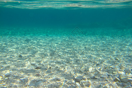 水下海洋观察背景蓝色水晶阳光波纹海滩海景太阳卵石绿色海浪图片