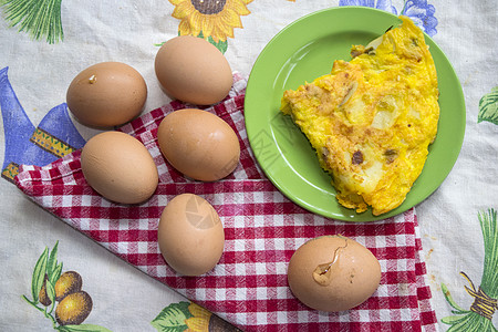 新鲜鸡蛋的煎蛋卷黄色图片