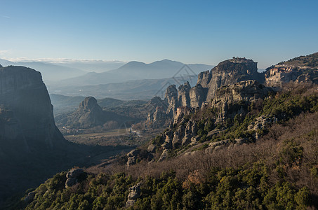 格雷茨Meteora的修道院和岩石形成景观宗教森林风景全景旅游教会天空建筑遗产悬崖图片