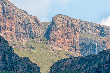 哨兵铁轨上的链条工匠 在遥远的沟渠中 左踪迹蓝色峡谷悬崖旅游远景风景沟壑橙子小路图片
