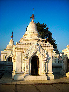 在布罗玛的一座寺庙考古学旅行佛教徒宗教佛塔神社尖塔宝塔建筑学日落图片