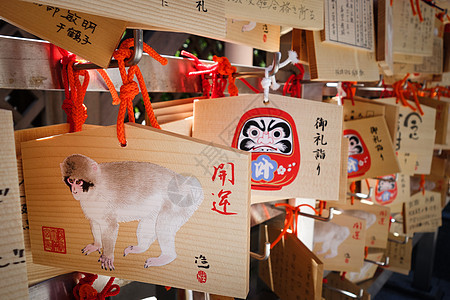 日本东京一所寺庙中的传统Emas斑块历史性佛教徒木头神道崇拜文化旅行旅游祷告图片