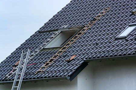 屋顶承包商修建屋顶窗户窗房屋安全装修工作建筑业建设者措施改造安装木匠图片