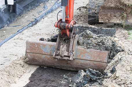 小起重机正在夷平地面建筑土方安全土壤工程机械压缩高度工地黏土图片
