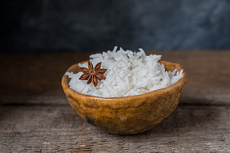 碗边的白米饭 在木底背景上 Wabi Sab风格美食食谱插图文化筷子饮食荒野黏土饭碗烹饪图片