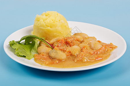 豆豆加胡萝卜和土豆蓝色贝壳主菜午餐面包香料盘子吃饭肉汤食物蔬菜图片