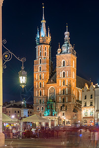 波拉州克拉科夫主广场上 美丽的玛莉教堂图片